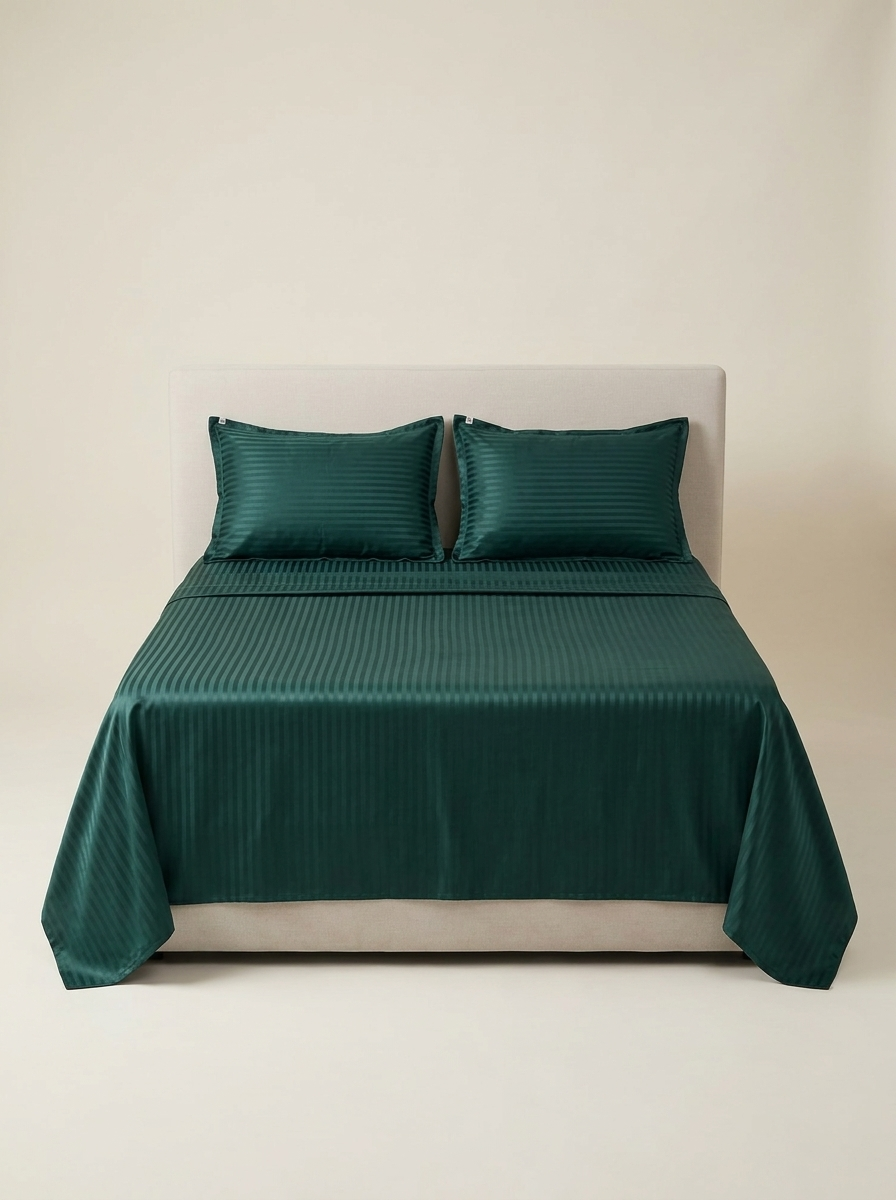 STRIPE-COLOR Emerald Green | Emerald striped satin set studio front
