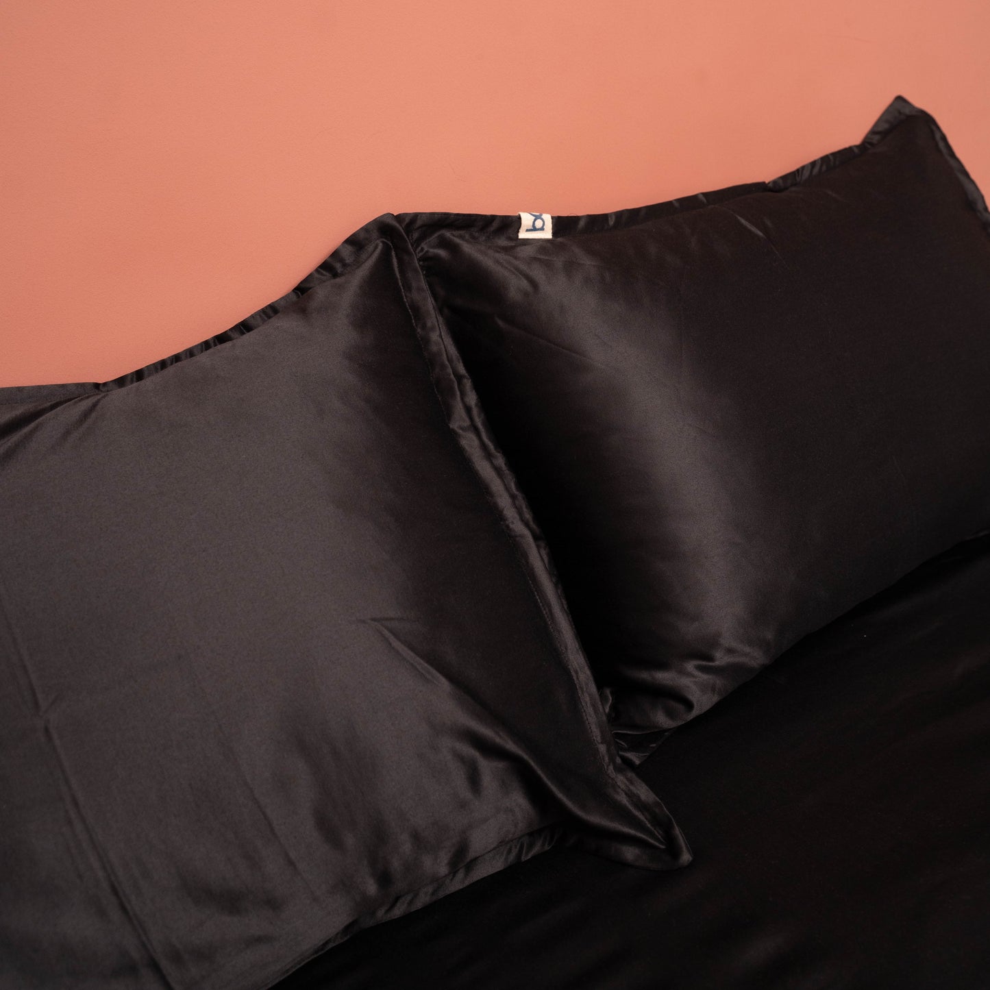 BLACK SATIN BEDSHEET