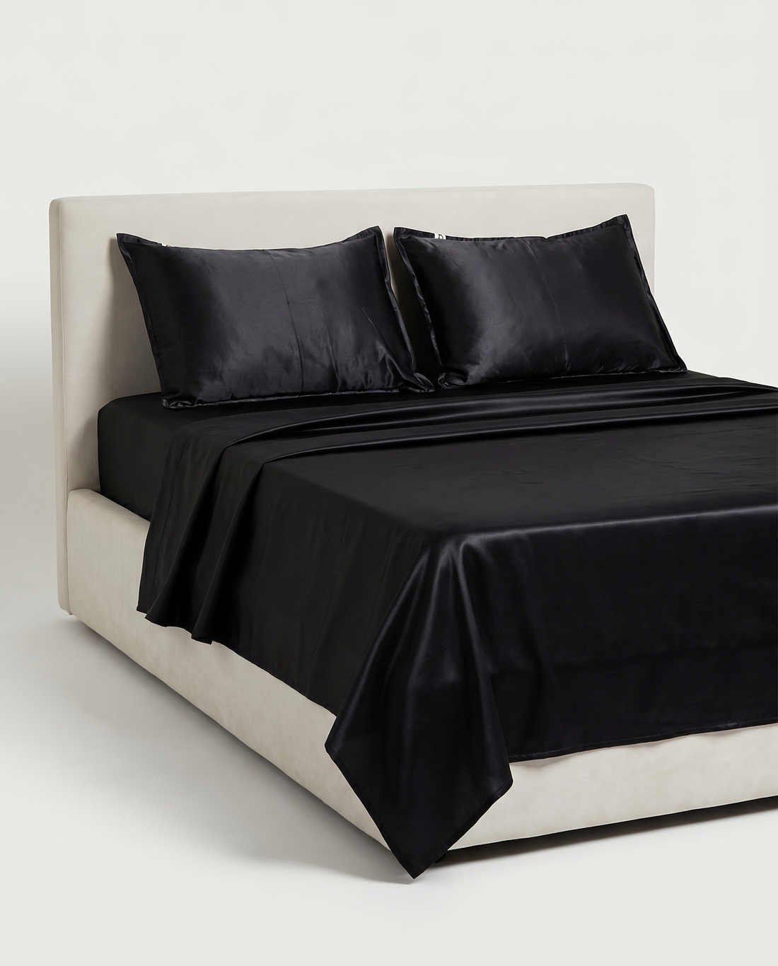SATIN-COLOR Black | Black satin bedsheet set studio