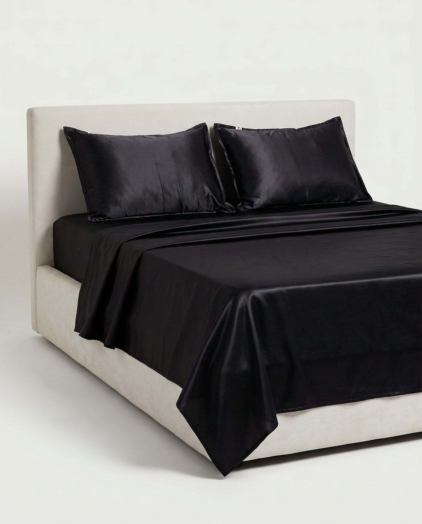 SATIN-COLOR Black | Black satin bedsheet set studio
