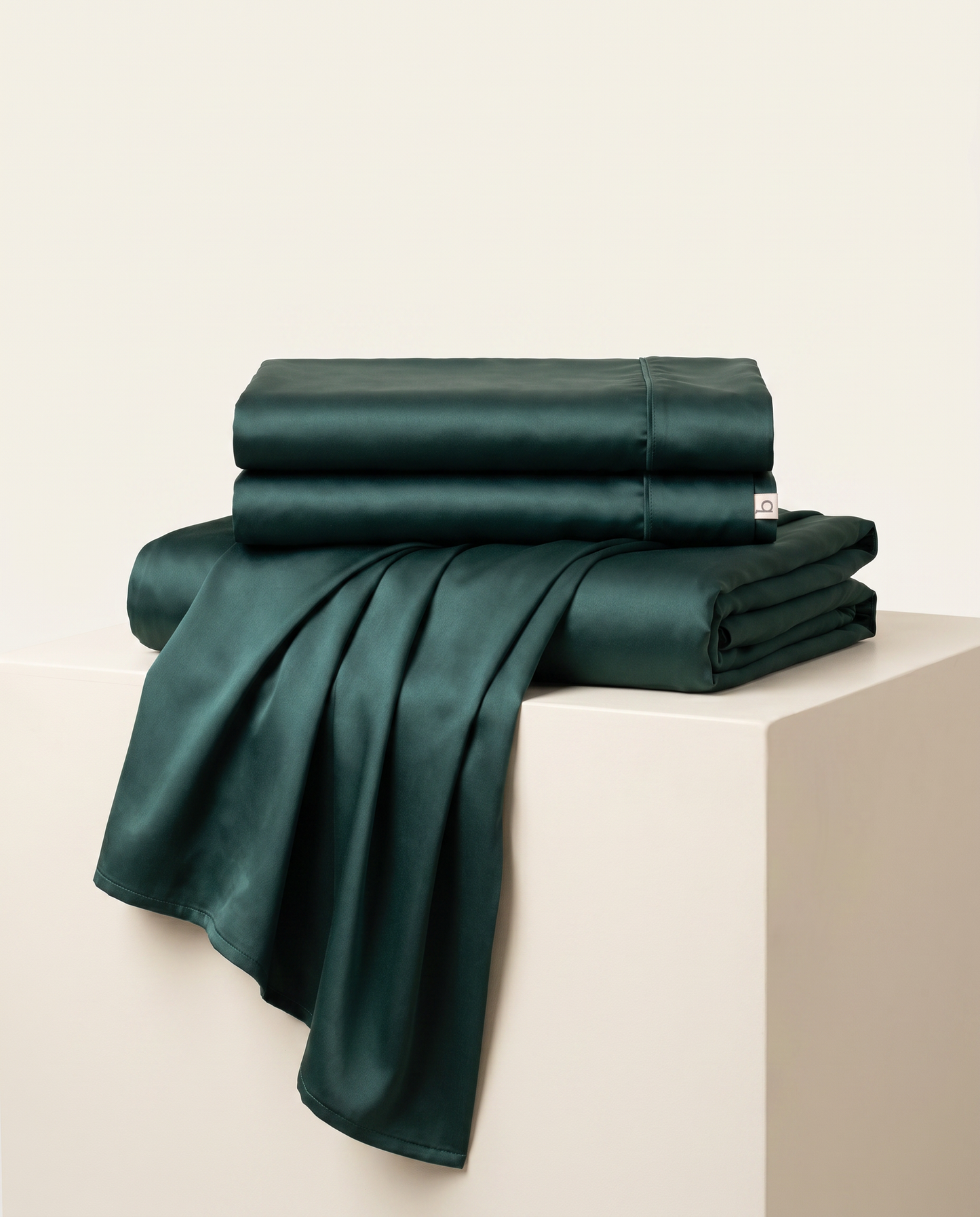 SATIN-COLOR Emerald Green 3 | Emerald satin folded set