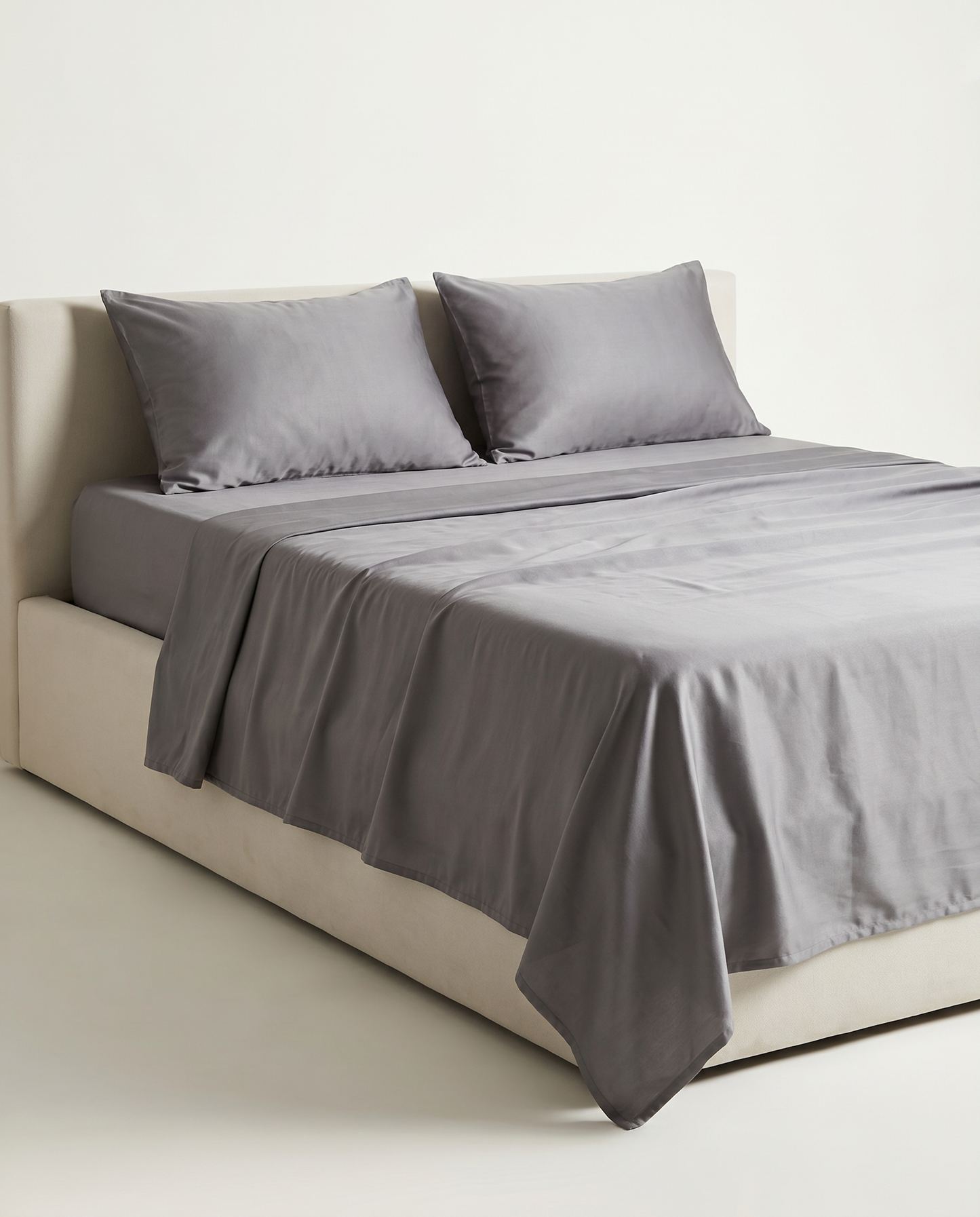 SATIN-COLOR Gray | Gray satin bedsheet set studio