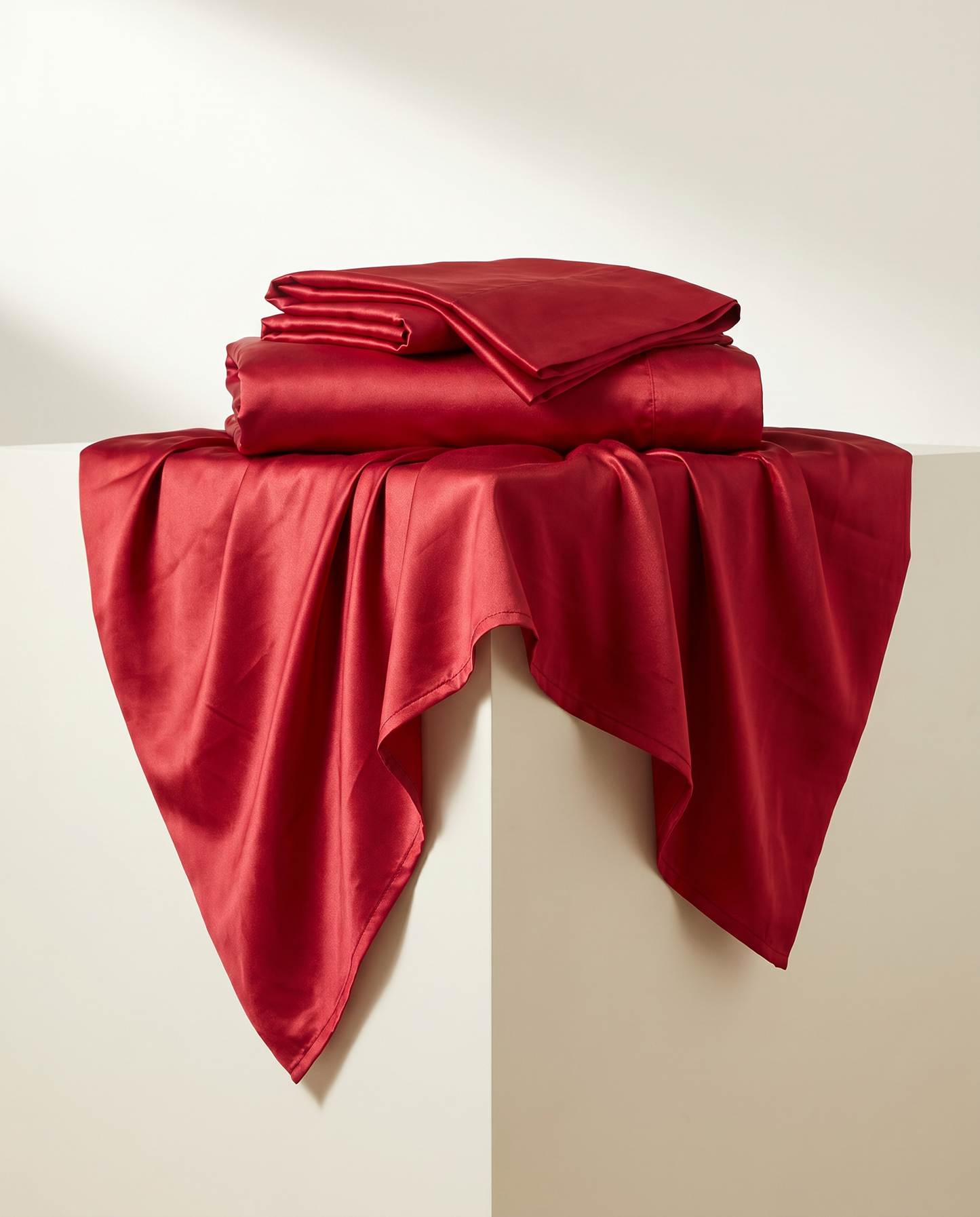 SATIN-COLOR Ruby Red 3 | Ruby red satin folded set