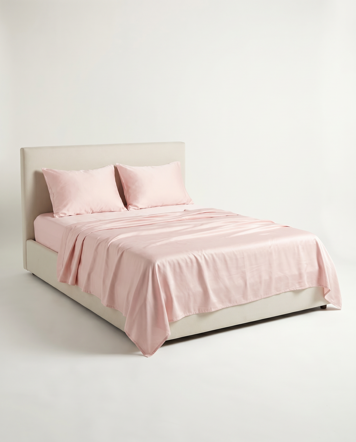 SATIN-COLOR Rose | Light rose satin bedsheet set studio