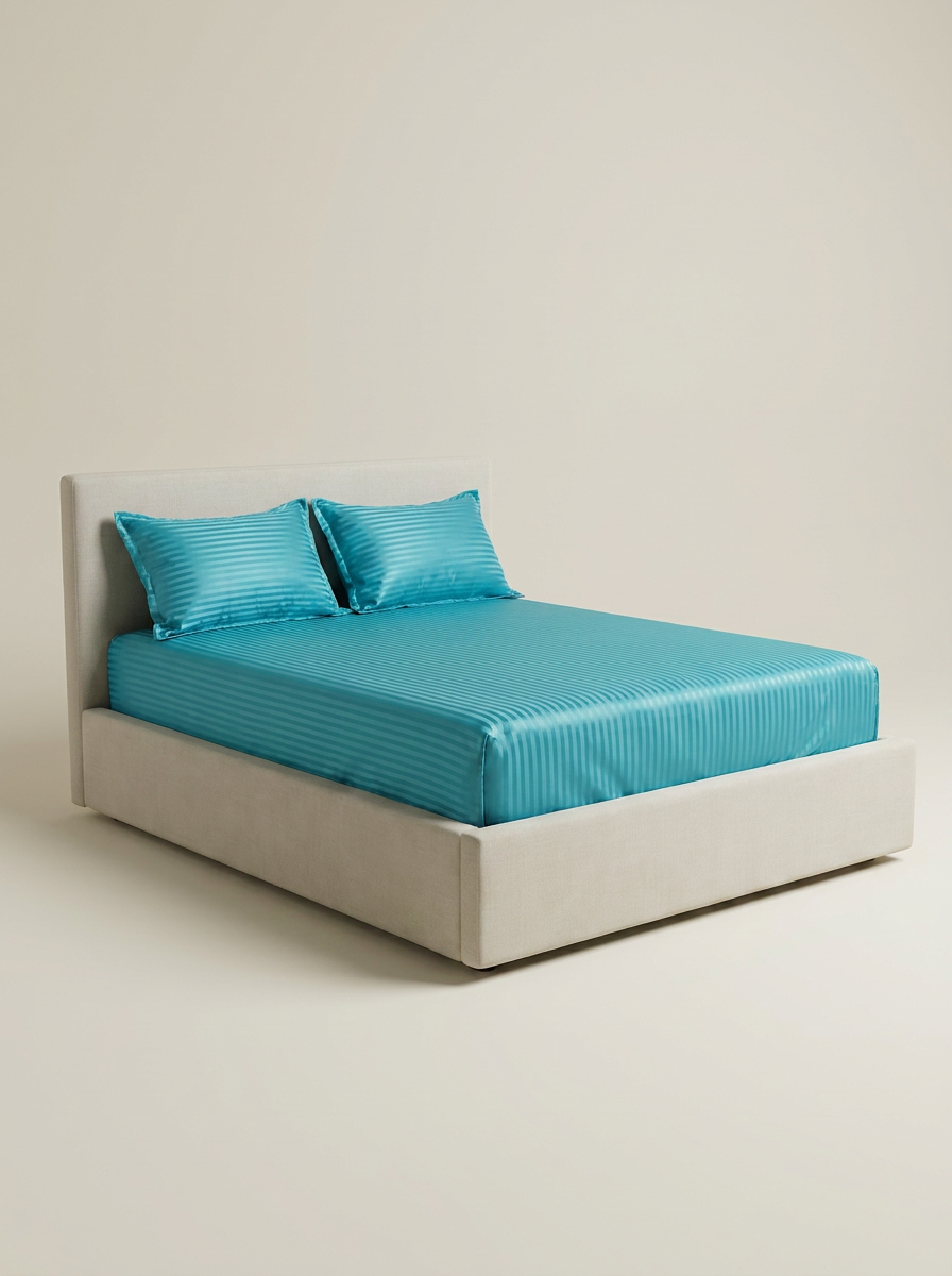 STRIPE-COLOR Blue | Blue striped satin set studio front