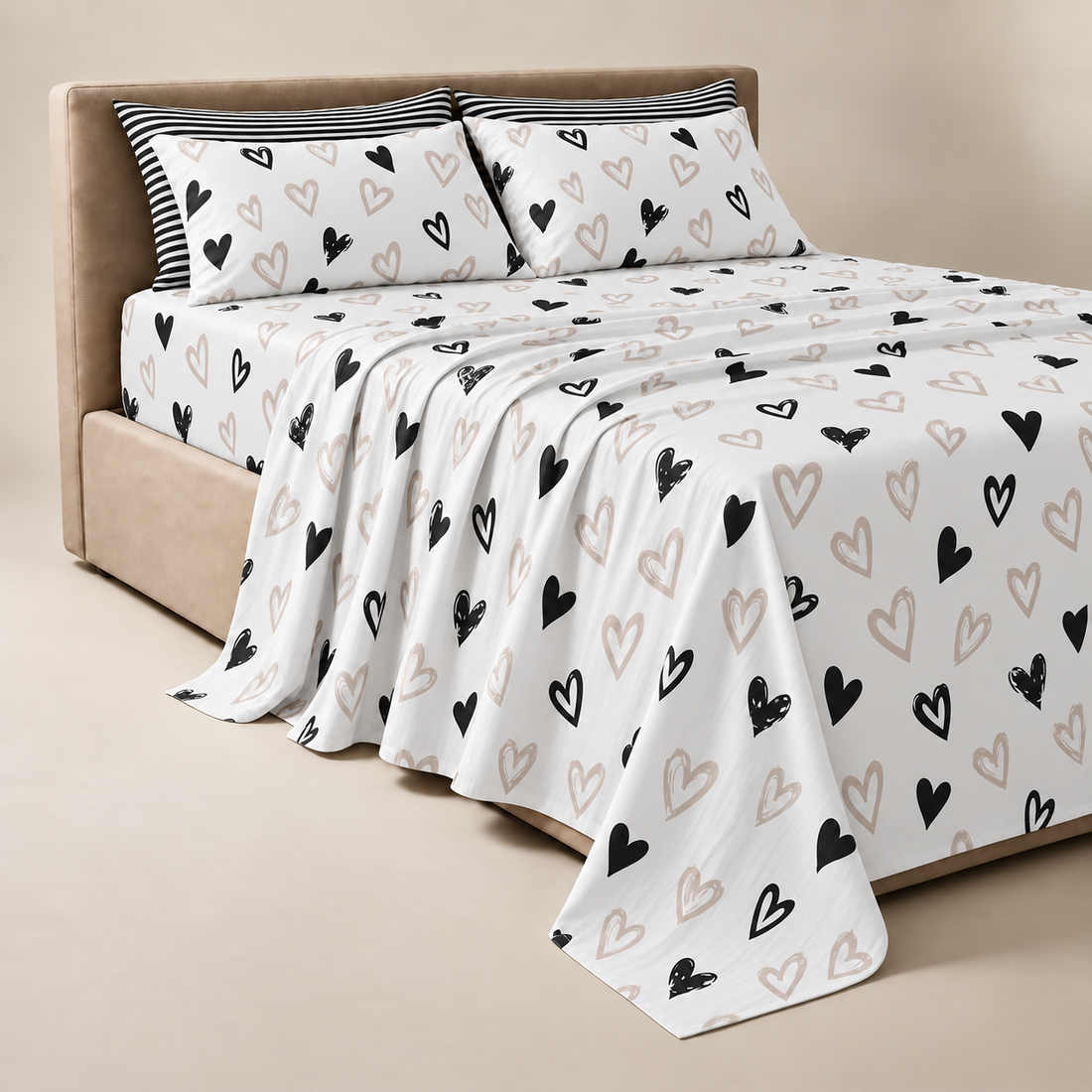 Monochrome Hearts Cotton Bedding Set — Soft Romance, Modern Style